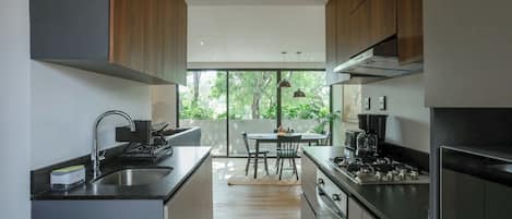 Comfort Apartment, 2 Bedrooms, Balcony | Private kitchen