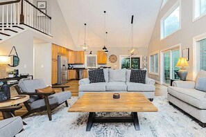 TV, fireplace - Ridge Retreat @ Wintergreen! (Wintergreen Resort)