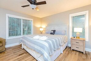 5 bedrooms, desk, WiFi