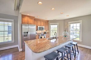 Private kitchen - Stylish Coastal Hm~Walk to Beach (Corolla)