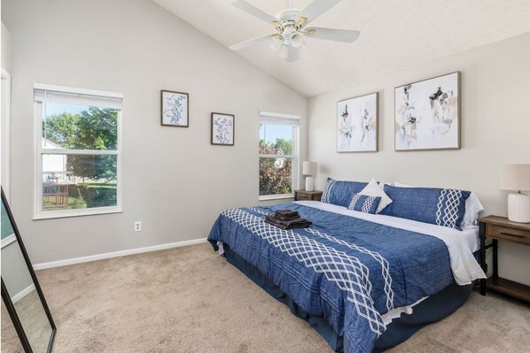 3 makuuhuonetta, silitysrauta/-lauta, ilmainen Wi-Fi, vuodevaatteet