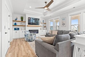 Smart TV, fireplace, video games, table football - NEW Across from ocean 5 BDR 5 BR/Pool/Elevator (Ocean Isle Beach)