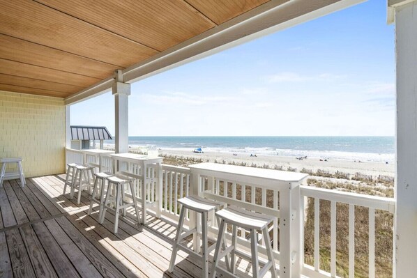 屋外ダイニングエリア