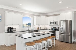 冷蔵庫、電子レンジ、コンロ、食器洗い機