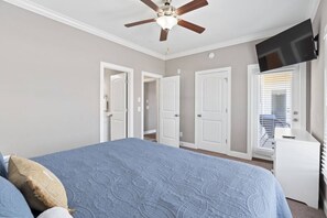 6 室のベッドルーム、アイロン / アイロン台、WiFi (無料)、ベッドシーツ