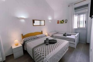 3 habitaciones, cuna de viaje, wifi y ropa de cama 