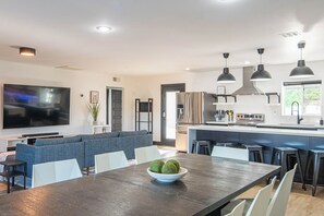 Dining - Camelback Views-Near Old Town-Heated Pool-Fire Pit (Scottsdale)