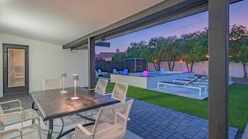 Khu ẩm thực ngoài trời