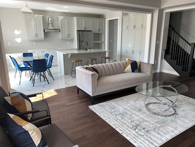 Spacious 4-bedroom house in Pickering 