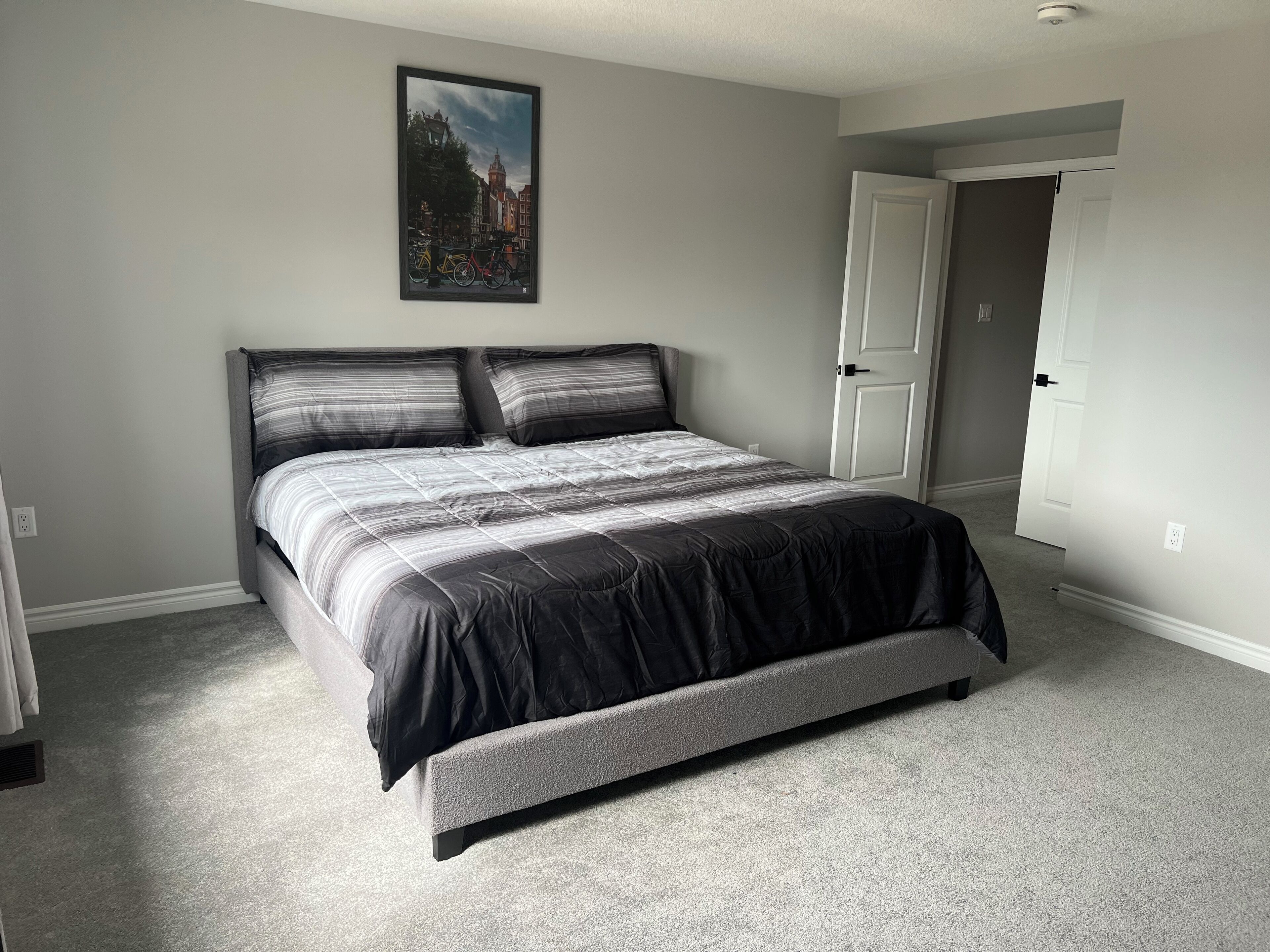 4 bedrooms, iron/ironing board, WiFi, bed sheets