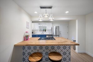 Private kitchen - Colorful 3BD House W/Cowboy Pool! Artsy Eastside/ Pet-friendly (Austin)