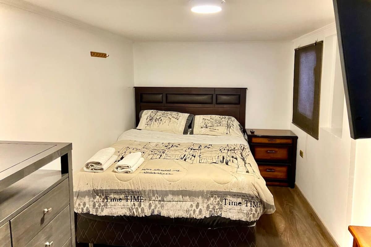 Standard-Doppelzimmer, 1 Queen-Bett | Kostenloses WLAN