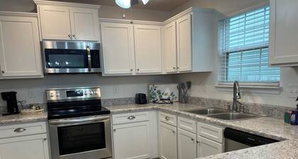 Spacious 5-bedroom house with AC, WiFi in charming Crestview