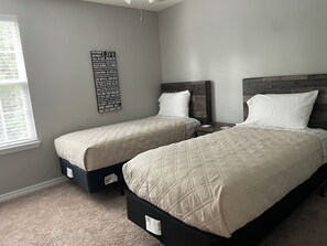 5 quartos, Wi-Fi de cortesia, roupa de cama