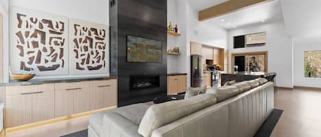 Villa (4 Bedrooms) | Front of property