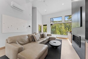 Villa (4 Bedrooms) | Exterior