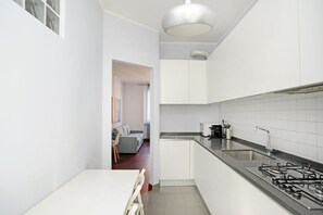 Kühlschrank, Ofen, Herdplatte, Geschirrspüler