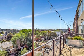 Property grounds - Luxurious Uptown Denver Loft with Stunning Views (Denver)