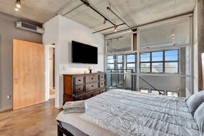 2 bedrooms, in-room safe, desk, iron/ironing board