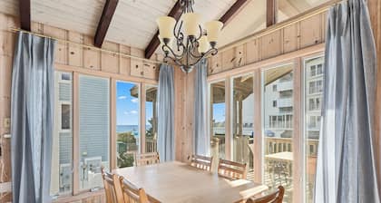 Pet Friendly Bungalow Huge Decks Bikes 10 steps to beach