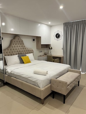 Luxury Studio, Balcony, Lake View | Iron/ironing board, free WiFi - RT Properties at Riviera Residence (Accra)