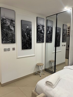 Luxury Studio, Balcony, Lake View | Iron/ironing board, free WiFi - RT Properties at Riviera Residence (Accra)