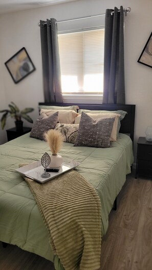 2 bedrooms, WiFi, bed sheets - Charming 2-bdrm  duplex in Sacramento with AC, WiFi  parking. remodeled unit  (Sacramento)