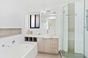 Villa, 2 Bedrooms | Bathroom