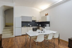 Fridge, microwave, oven, coffee/tea maker
