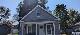 Charming 2-bedroom bungalow in South Bend, home of the Fighting Irish! 
