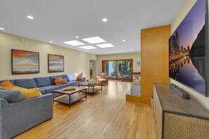 Smart-TV og stereoanlegg