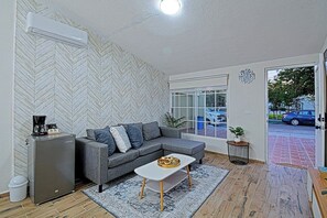 TV - Moderno Estudio, Exelente ubicación y Cómodo (La Paz)