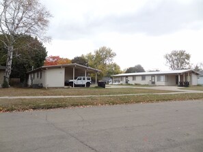 Exterior - 2 step entry 1 mile to Mayo CoveredByFaith Inspire (Rochester)