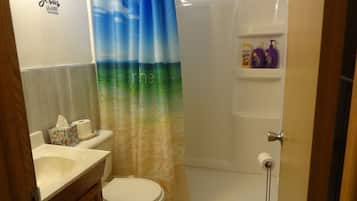 Dusche, Haartrockner, Handtücher