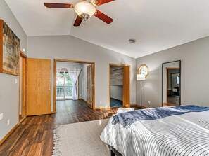 6 bedrooms, in-room safe, desk, iron/ironing board