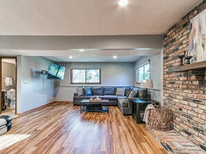 TV, books, stereo, computer monitors - Spacious 6-bedroom retreat next to park—ideal for family & group getaways (Ames)