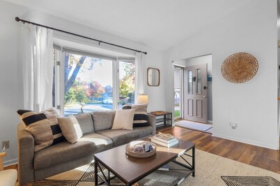 Spacious 6-bed 3-bath retreat next to park—ideal for family & group getaways