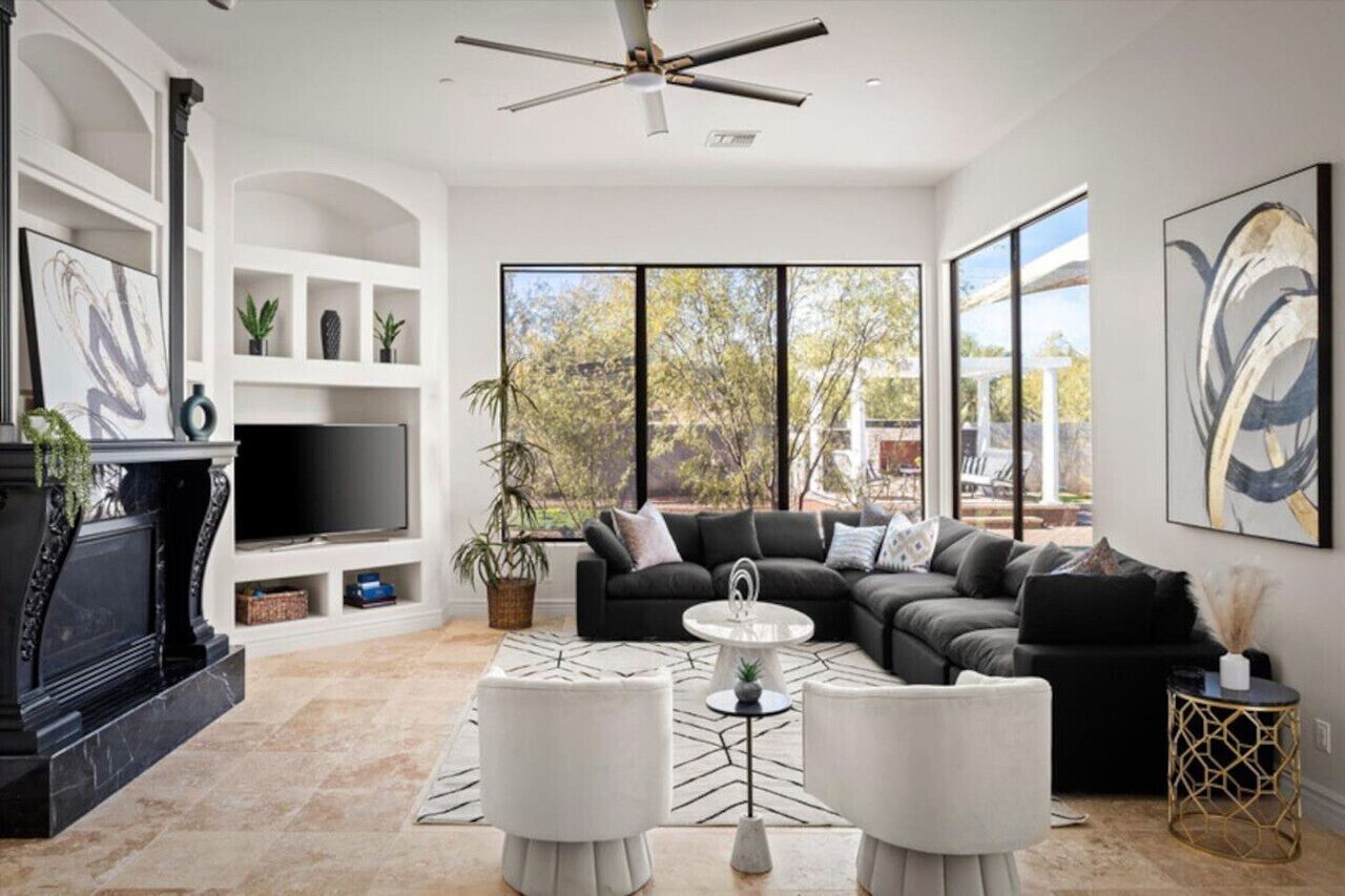 Smart-TV, Kamin, Tischtennisplatte