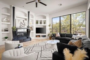 Smart TV, fireplace, ping pong