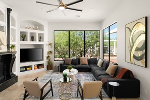 Smart-TV, Kamin, Tischtennisplatte