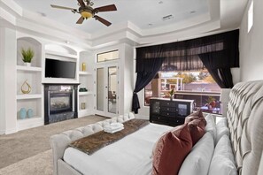 7 Schlafzimmer, Schreibtisch, Bügeleisen/Bügelbrett, Reisekinderbett