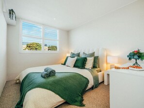 2 bedrooms, desk, iron/ironing board, travel crib - XQ Collection Saltwater Bondi Beach (Bondi Beach)