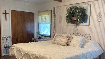 2 bedrooms, iron/ironing board, WiFi, bed sheets