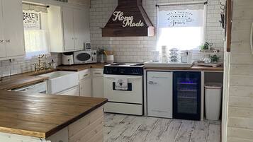 Mikrobølgeovn, ovn, kogeplade, opvaskemaskine