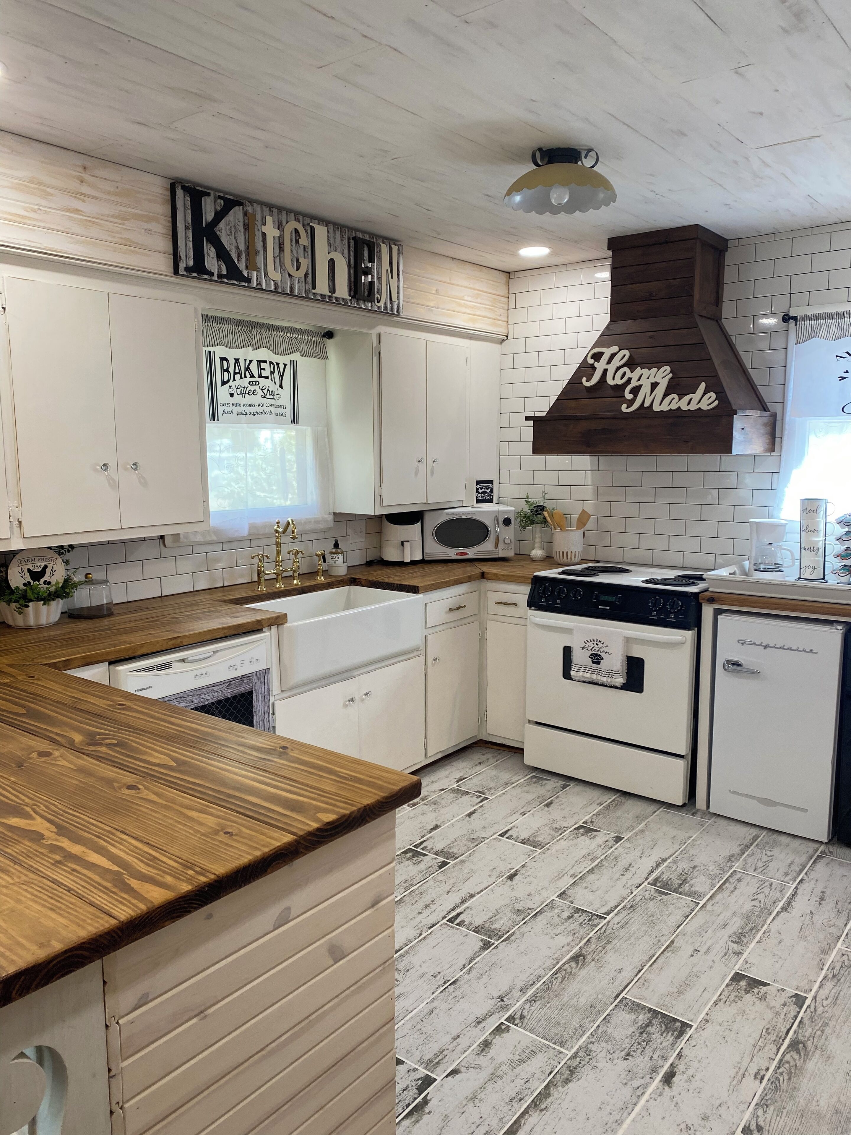 Mikrowelle, Ofen, Herdplatte, Geschirrspüler