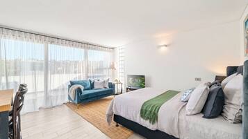 Skrivebord, strygejern/strygebræt, weekendseng, Wi-Fi