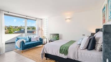 Skrivebord, strygejern/strygebræt, weekendseng, Wi-Fi