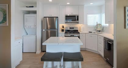 Brand New Kitchen and all new furnishings â 11 Houses to the Sand!