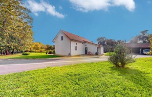 Exterior - 4 bedroom amazing home in Sanilhac (Sanilhac)