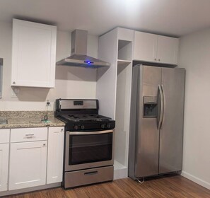 Private kitchen - A cozy and comfy home! (Macon)